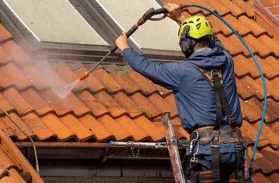 Démoussage et hydrofuge de toiture à Orglandes